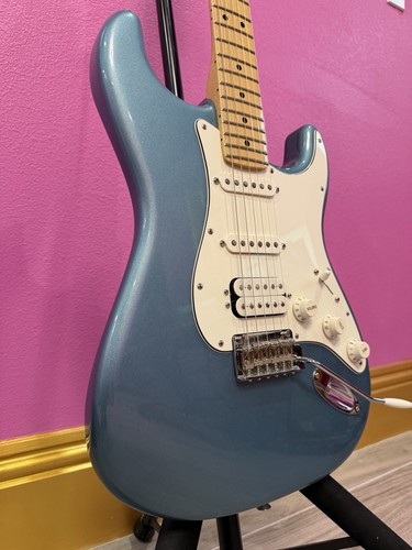 Fender stratocaster player - fender,