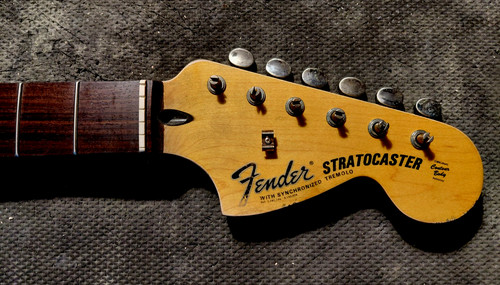 Genuine fender lic relic - fender, lic.