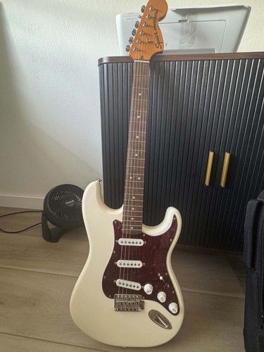 Fender squier stratocaster and - fender,