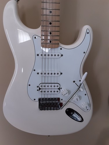 Fender standard stratocaster - fender,