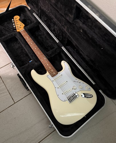 Fender stratocaster standard - stratocaster,