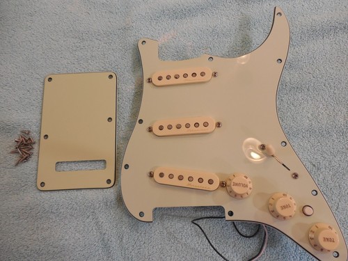 Fender stratocaster loaded - fender,