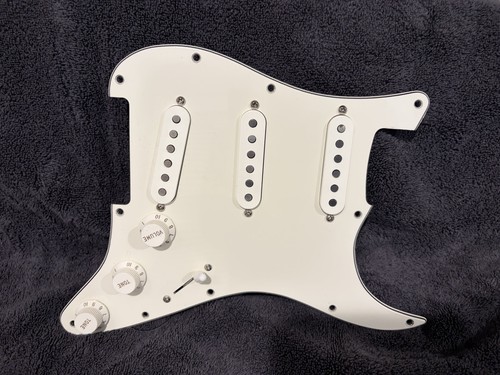 Fender stratocaster pickguard - fender,