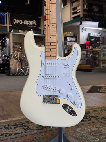 Fender standard stratocaster - fender,