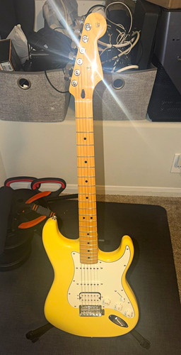 Fender stratocaster yellow - fender,