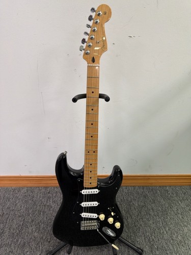 Fender stratocaster with - fender,
