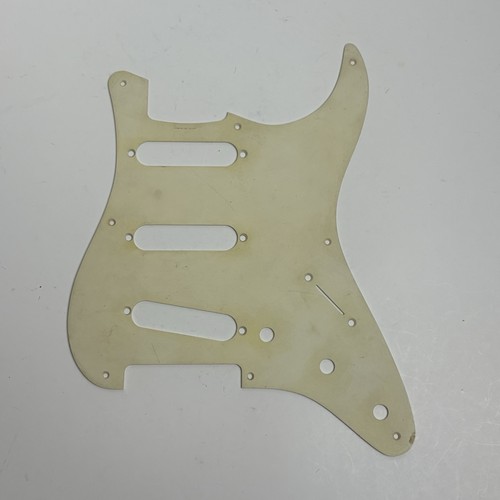 Fender stratocaster pickguard - fender,