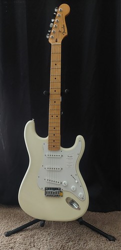 Fender standard stratocaster - fender,